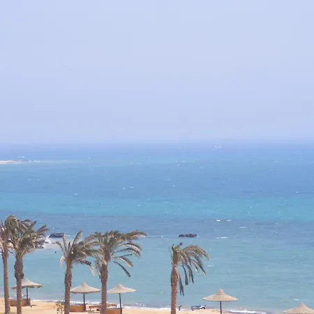 لاسيرينا بيتش - للعائلات فقط