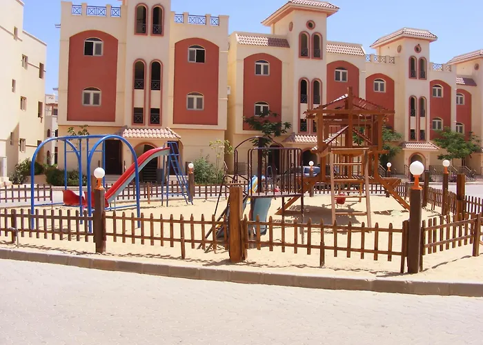 لاسيرينا بيتش - للعائلات فقط منتجع 3*