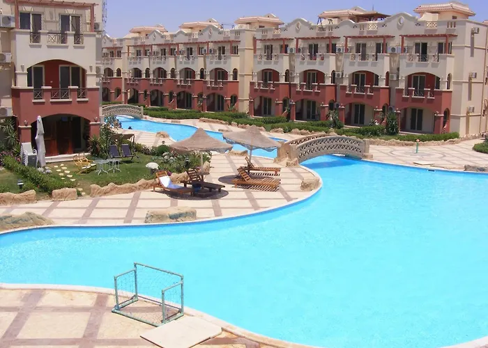 منتجع لاسيرينا بيتش - للعائلات فقط 3*