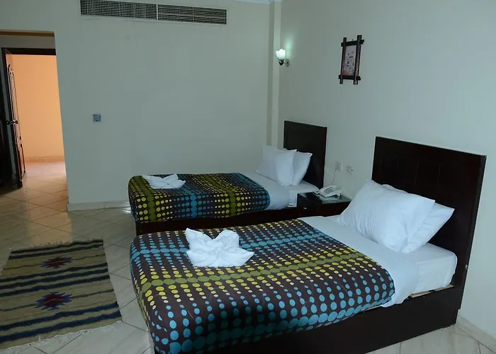 منتجع لاسيرينا بيتش - للعائلات فقط 3*