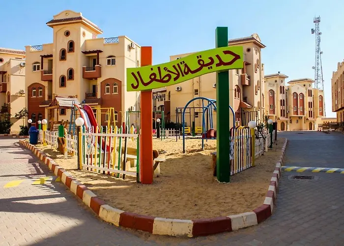 لاسيرينا بيتش - للعائلات فقط منتجع