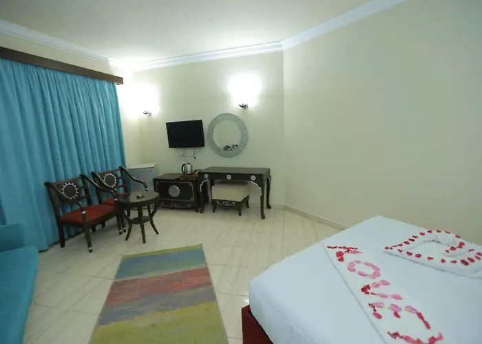 لاسيرينا بيتش - للعائلات فقط 3* عين السخنة